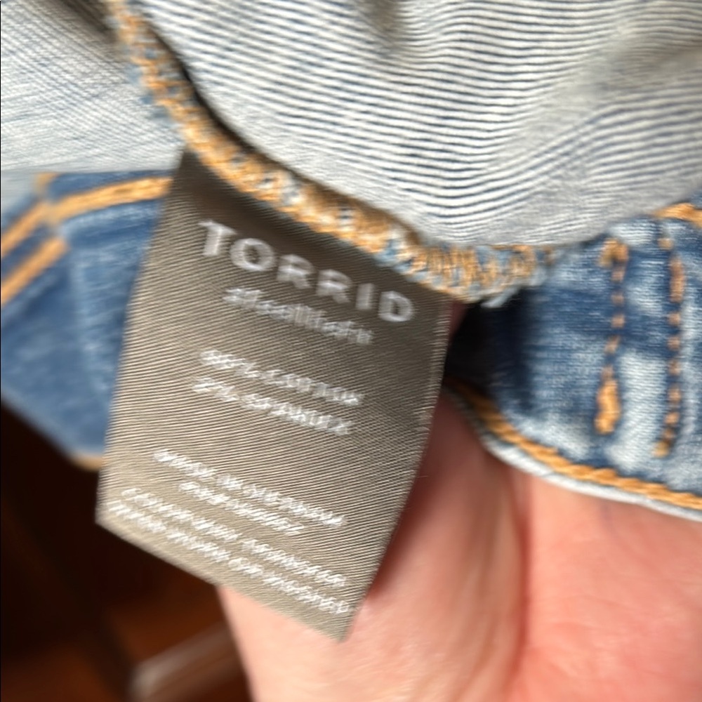 Torrid Light Blue Denim Vest size 3- worn only to try on once. Plus Size - Picture 3 of 5